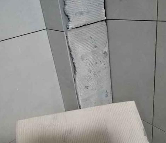 大东瓷砖空鼓维修公司分享下厨房瓷砖脱落的补救措施。